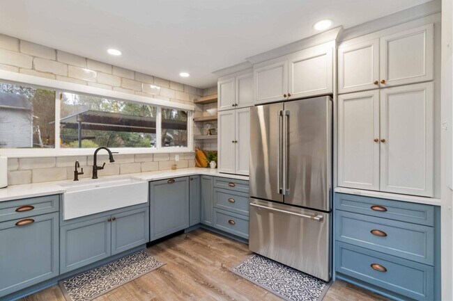 Building Photo - 1960 Variations Dr NE