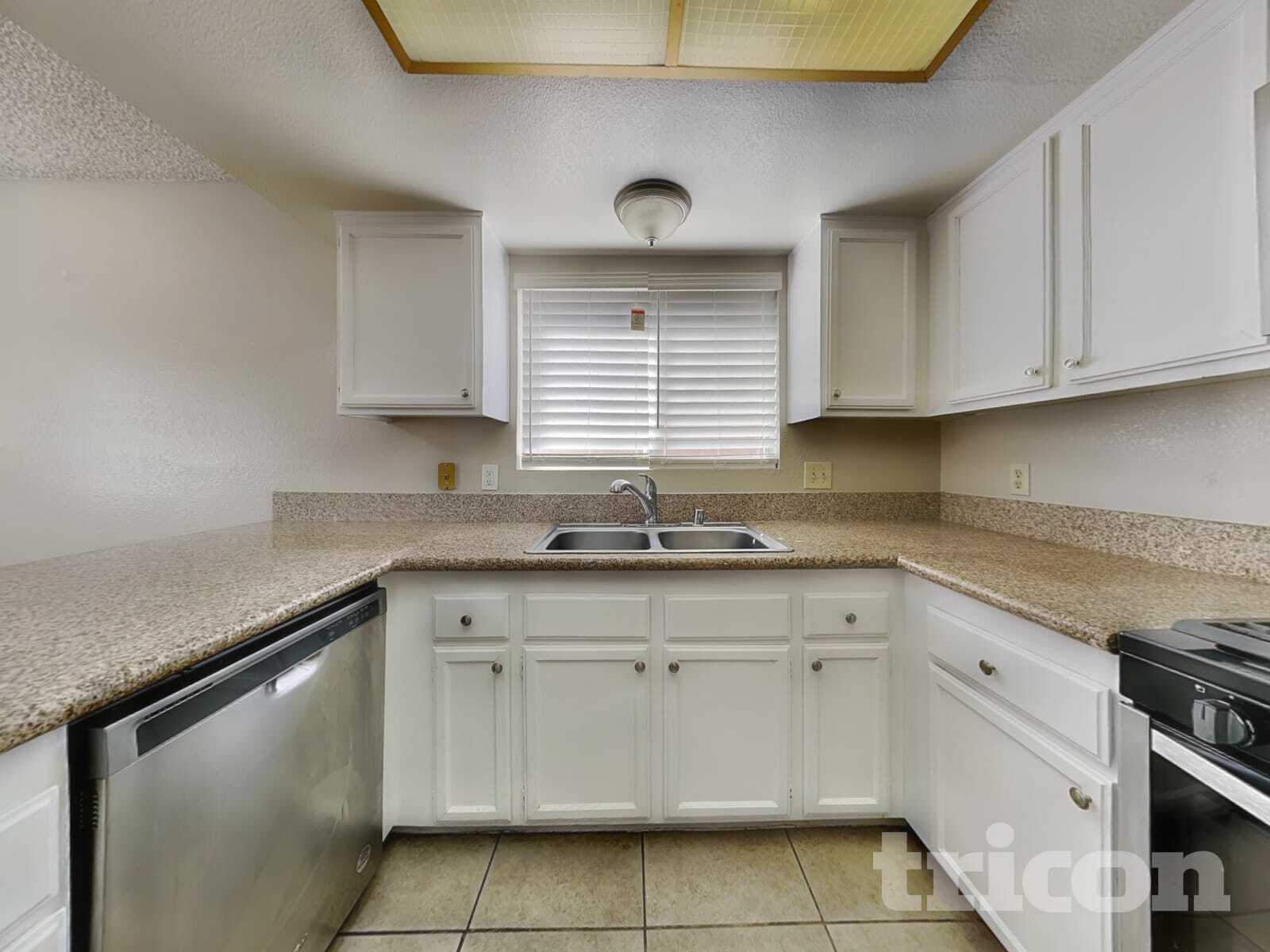 Building Photo - 4634 Grasshopper Dr