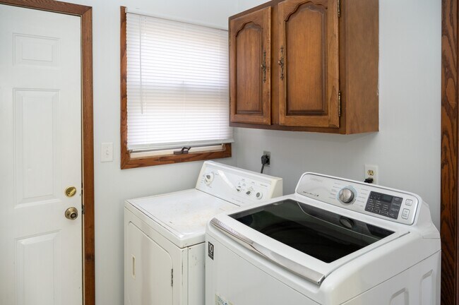 Building Photo - 3244 Marion Rd SE