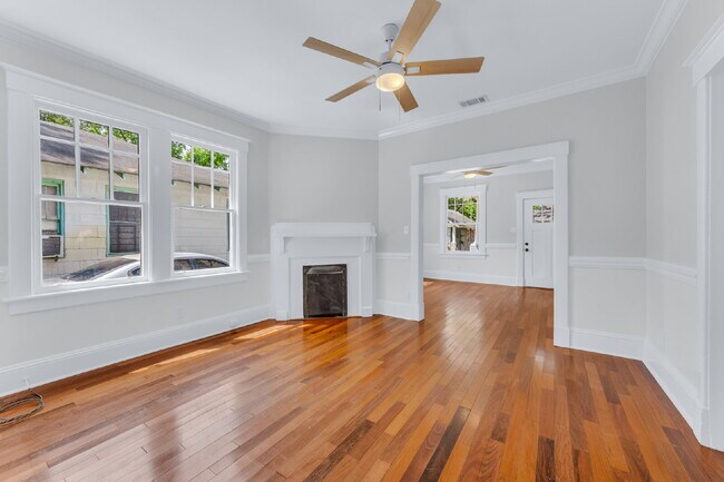 Building Photo - Cozy craftsman bungalow on Seiler Ave