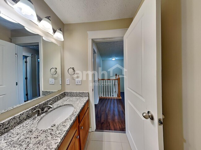 Building Photo - 1085 McCoy Dr