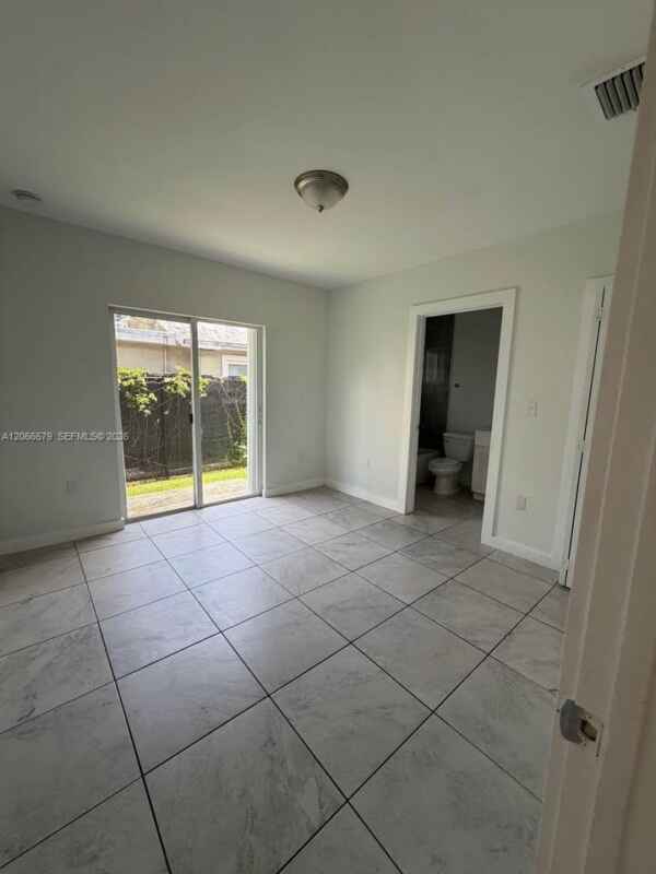 Building Photo - 2635 NW 24th Ave