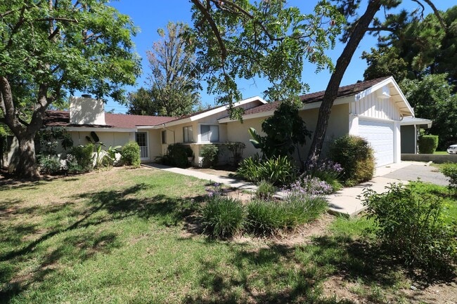 Building Photo - 3 BEDROOM, 2 BATH:  Home for Lease in Nort...