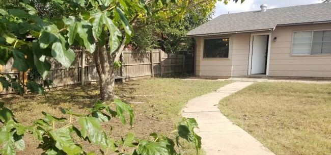 Building Photo - 5130 Leland Dr