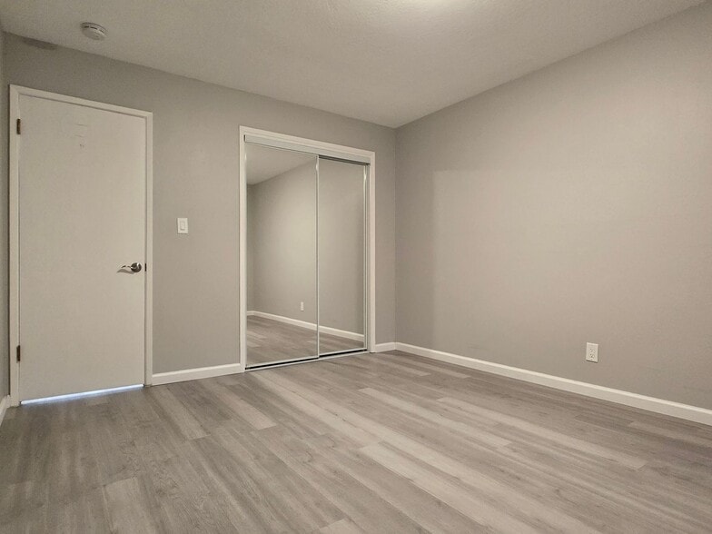 Building Photo - 3756-3762 Poinciana Dr