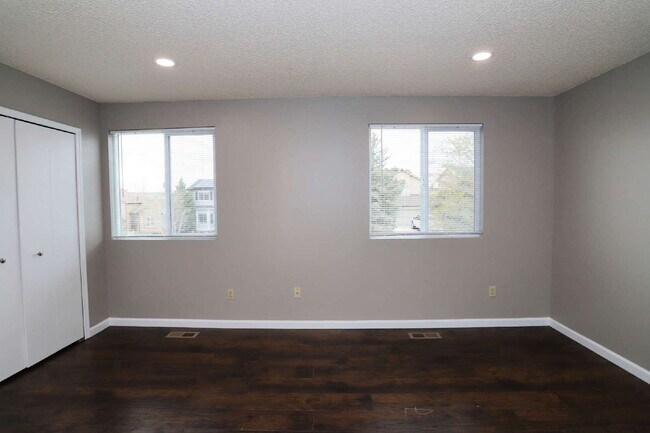Building Photo - Beautifully Updated Split-Level Home with ...