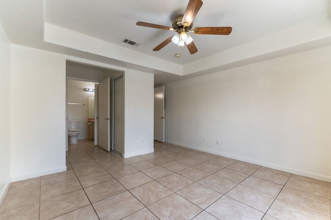 Building Photo - Two Bedroom Downstairs Condo