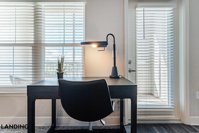 Building Photo - 918 Aventine Dr