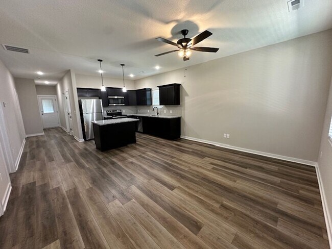 Building Photo - 5421 N Gray Dr