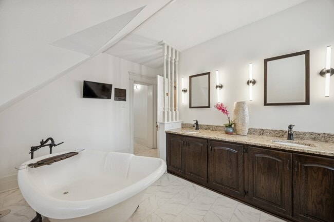 Building Photo - 138 Clinton Ave