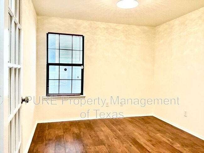 Building Photo - 2306 Kuykendall Dr