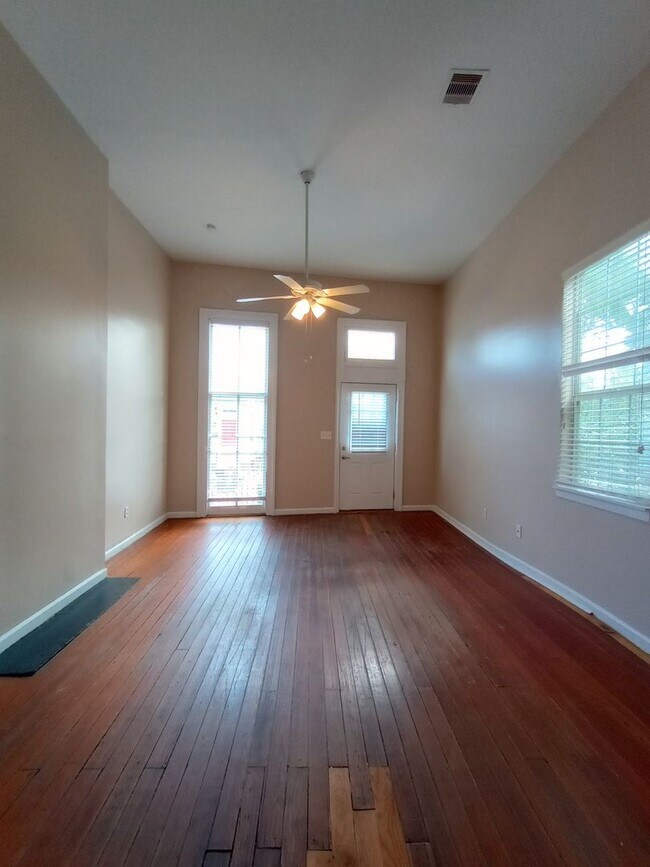 Building Photo - 2304 Gravier St