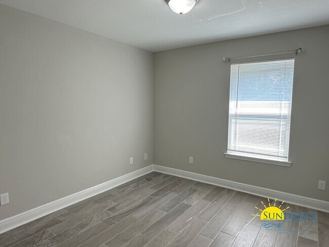 Building Photo - Stunning 3 Bedroom Home in Gulf Breeze