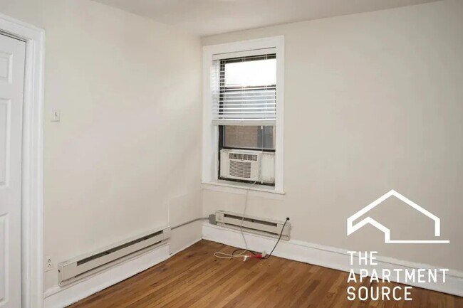 Building Photo - 837 W Cornelia Ave