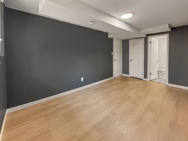 Building Photo - $0 DEPOSIT OPTION. CHARMING 4BED/2.5BATH I...