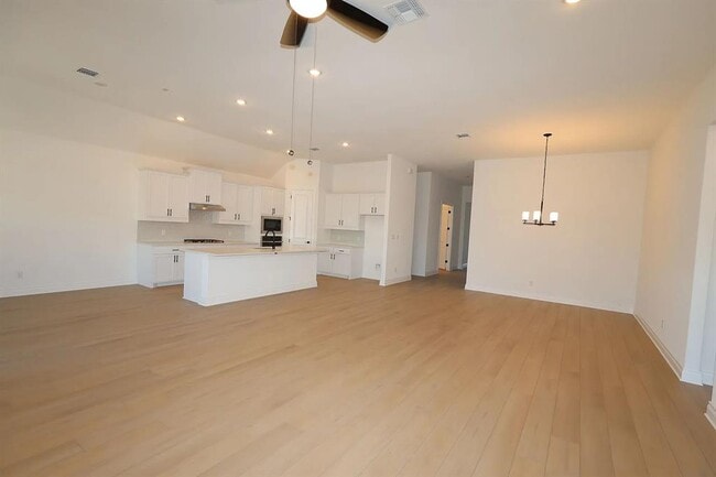 Building Photo - 1208 White Daisy Ln