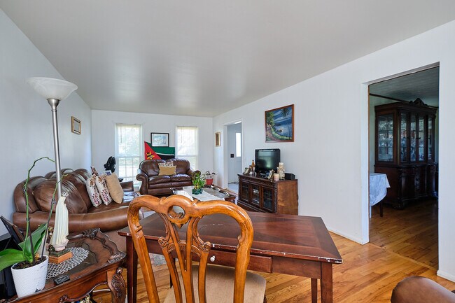 Building Photo - 9124 Orchard Brook Dr