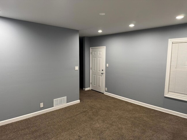 Building Photo - 12005 S La Salle St