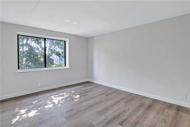 Building Photo - 2460 Peachtree Rd