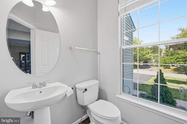Building Photo - 34 Westhampton Ct