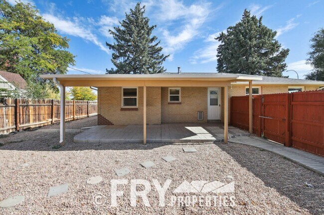 Building Photo - Brick Ranch Home Near Olde Town