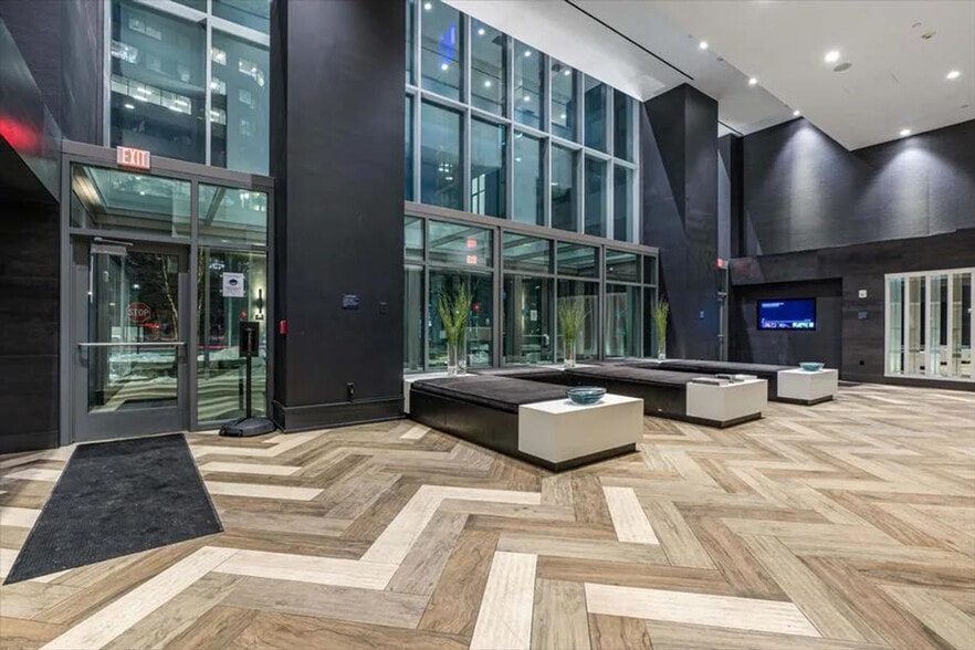 Building Photo - 57 Bank St