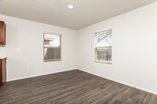 Building Photo - 10714 Goose Way