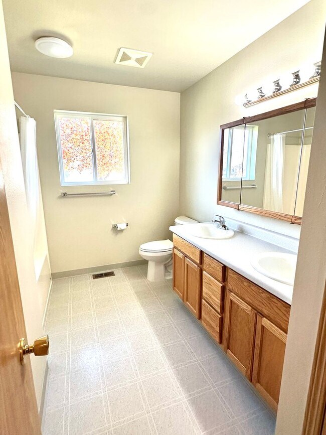 Building Photo - New remodeled Kalispell Home