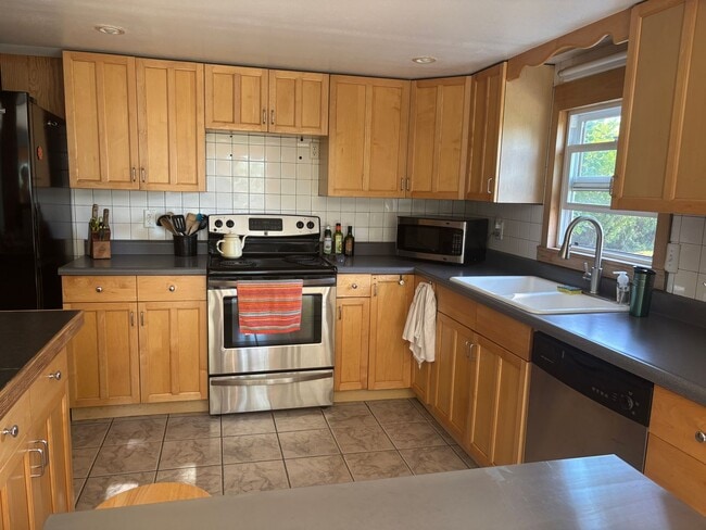 Building Photo - Horse Property for rent with beautiful Bri...