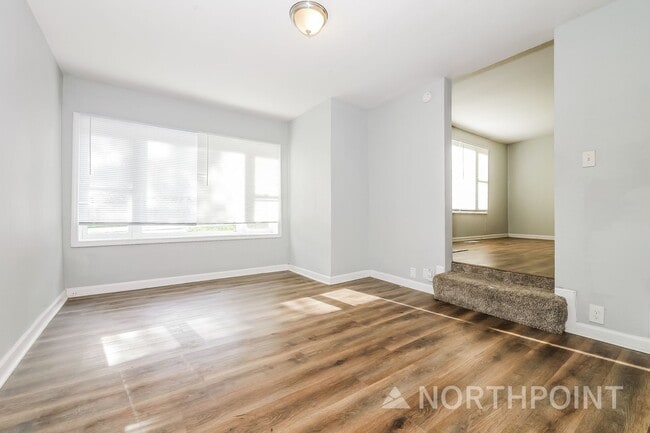 Building Photo - 3 BR/1.5BA | Newly Renovated Single Family Home |  Fenced backyard | In Kansas City!