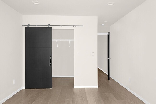Building Photo - Exceptional 3 bdrm+office Modern Townhome