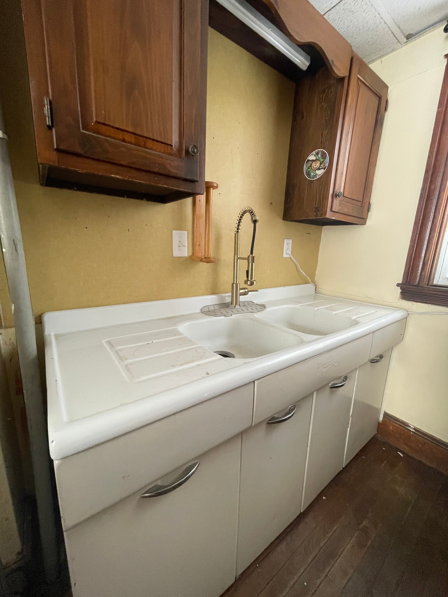 Farmhouse sink w/ brass fixtures - 53 Coolidge Rd