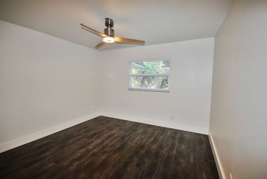 Building Photo - 637 Harwood St