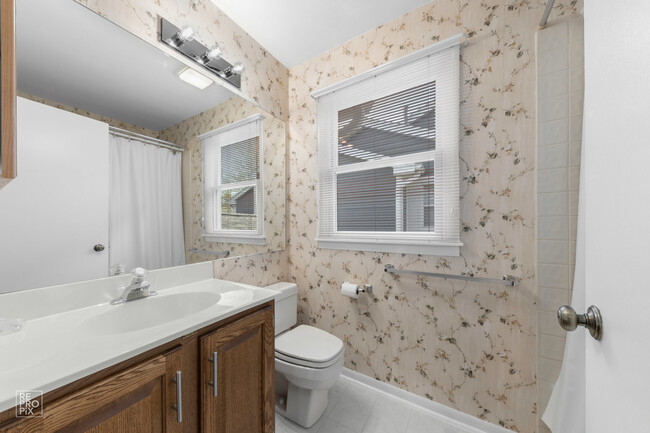 Building Photo - 26 Sarahs Grove Ln
