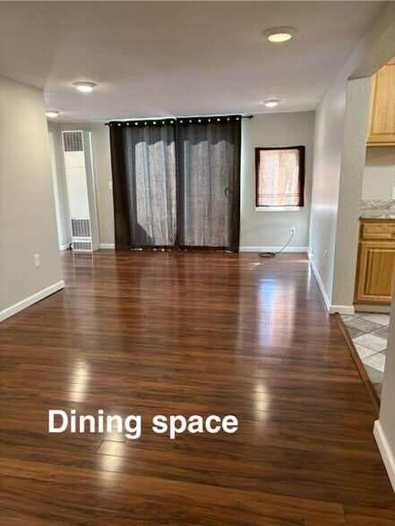 Building Photo - 304 S Beck St