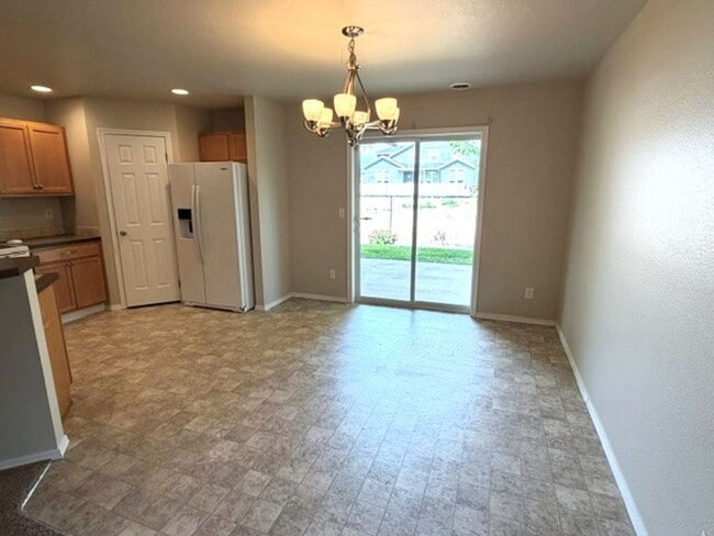 Building Photo - Beautiful 3 be 2 bath home with office in Meridian just off Locust Grove and Amity
