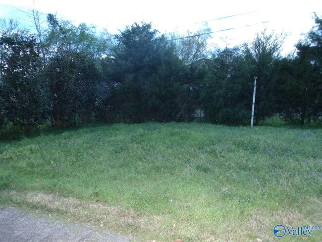 Building Photo - 2107 Fernbrook Dr NE