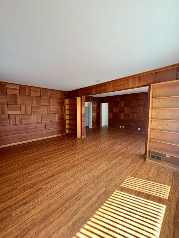 Building Photo - 90 Laverack Ave