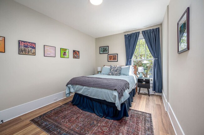 Building Photo - 500 W Rosemary St