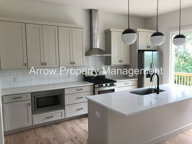 Building Photo - Gorgeous 4br New Construction in South Nas...