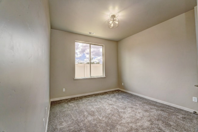 Building Photo - 2745 Eclipse Ave