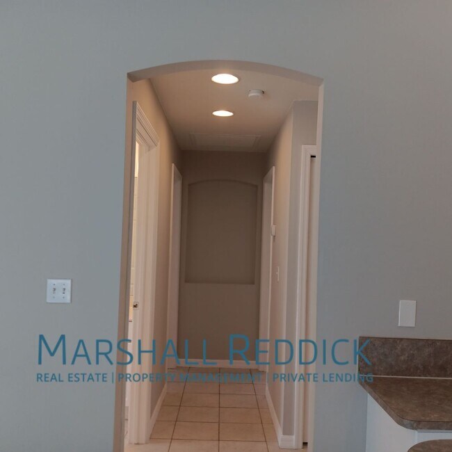 Building Photo - Pool Home 3 Bedroom,with a Den 2 Bath in d...