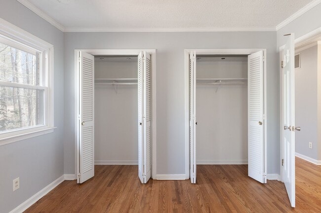 Building Photo - Spacious 4bd/2.5ba Ranch w/ Two-Car Garage & Large Basement and Screened Porch!