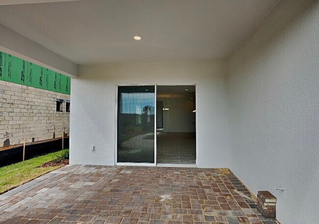 Building Photo - 15709 Vetta Dr