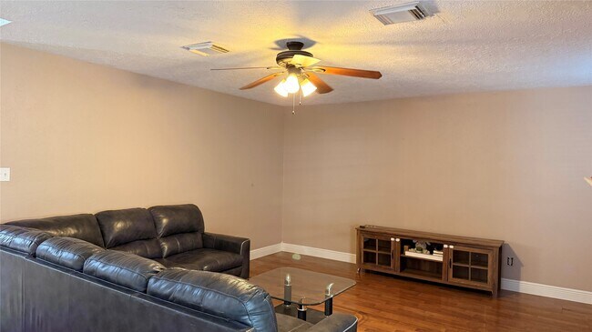 Building Photo - 10310 Hedge Way Dr