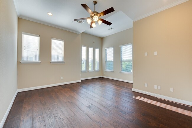 Building Photo - 6105 Stillman St