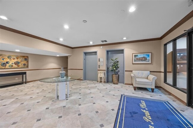Building Photo - 250 S Brentwood Blvd
