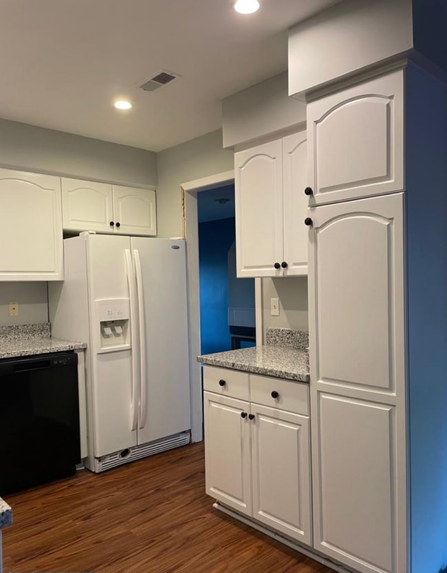 Building Photo - 8048 Hilliard Dr