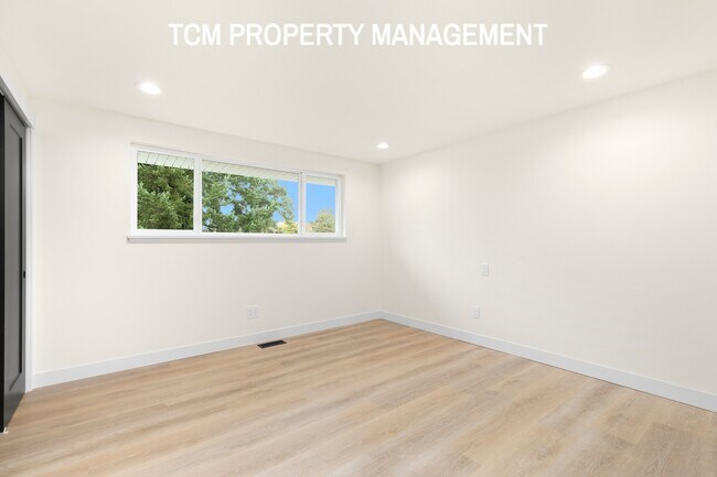 Building Photo - 1121 E Guiberson St