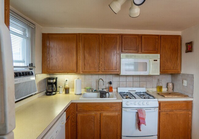 Building Photo - 1 bedroom w/d in unit